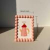 304993c8-3342-4fe6-bc10-059e8f9e8477.jpg 6-inch Cute Beaded Edge Plastic Photo Frame random colour