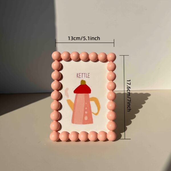 304993c8-3342-4fe6-bc10-059e8f9e8477.jpg 6-inch Cute Beaded Edge Plastic Photo Frame random colour