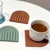 86b6cd84-7a05-4dbd-977a-b6fcafb8541f.jpg 1 pcs Rainbow-Shaped Coasters with a Colorful And Minimalist Design, Made of Silicone for Easy Cleaning