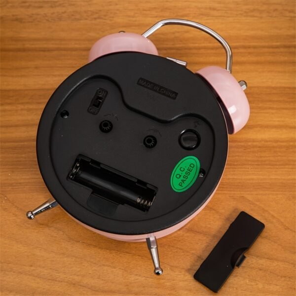 918be3b1-84c7-467b-942d-f3d5b37b9f32.jpg 1pc 4-inch retro super loud alarm clock random color