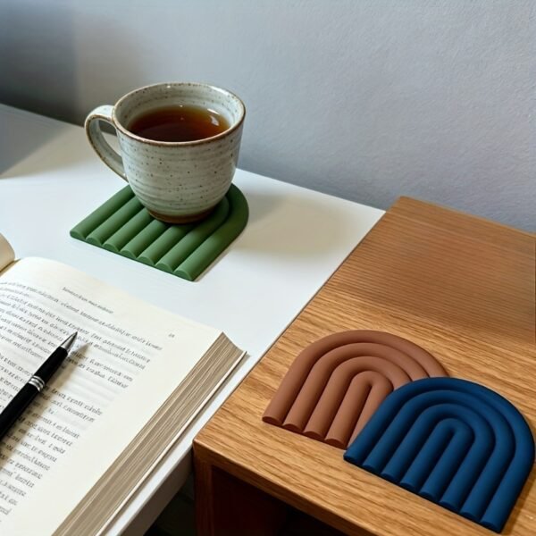 c78c0c3d-9100-473d-955c-f76d9fc9aafd.jpg 1 pcs Rainbow-Shaped Coasters with a Colorful And Minimalist Design, Made of Silicone for Easy Cleaning